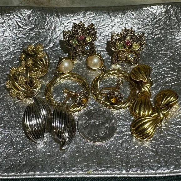Vintage gold-tone and silver-tone earrings - Picture 3 of 5